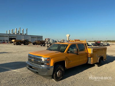 2016 Chevrolet Silverado 3500 HD 4x4 Crew Cab サービスカー