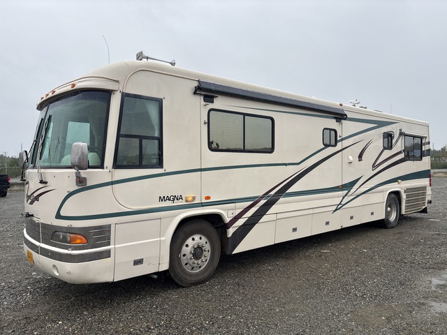 1999 Country Coach Magna Motor Home