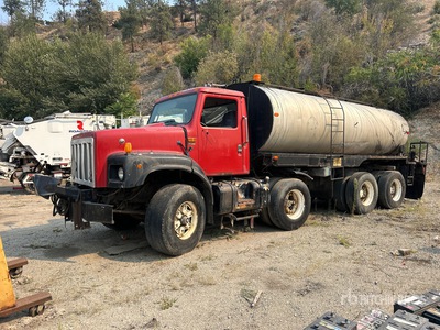 Rosco on 2003 International 2674 8x4 شاحنة توزيع أسفلت (Inoperable)