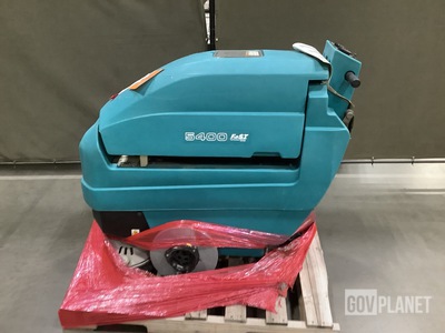 Tennant M5400 Floor Scrubber