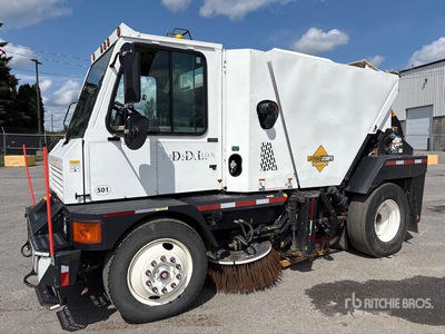 2014 on 2014 GLB 4000 Sweeper Truck