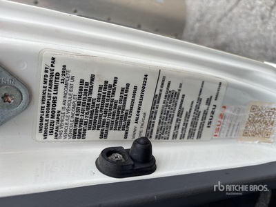 2017 Isuzu NPR HD Camion à Plateau
