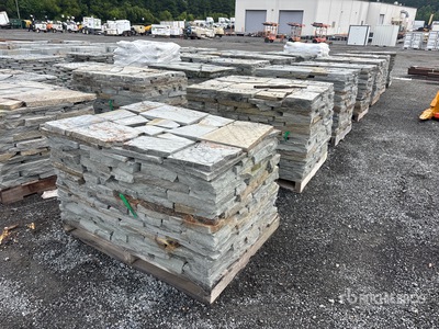 Quantity of (7) Tumbled flagstone pavers Divers - Équipement d'aménagement paysagé