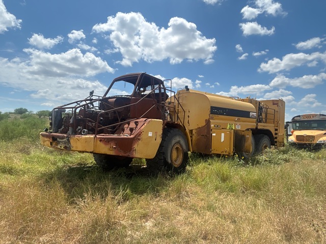 2006 Cat 740 6x6 Articulating Fuel and Lube Truck (Inoperable)