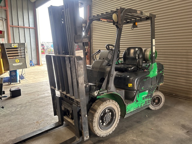 2016 Mitsubishi FG25N 4500 lb Pneumatic Tire Forklift