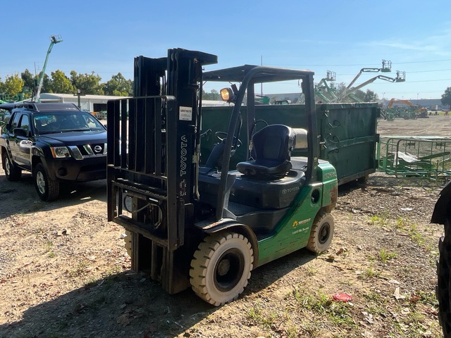 2015 Toyota 8FGU25 4500 lb 4x2 Forklift 2015 Toyota 8FGU25 4500 lb 4x2 Forklift