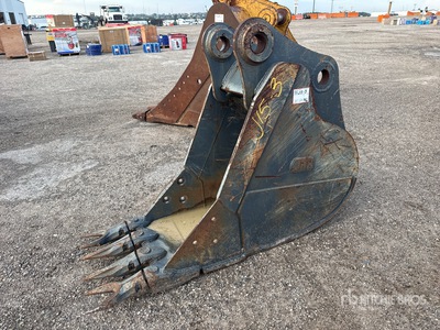 Paladin 24 in Digging Excavator Bucket - Fits John Deere 210G