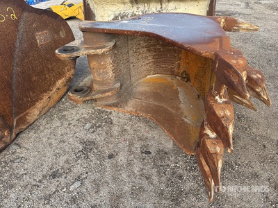 Wain-Roy BTK36 37 in Digging Excavator Bucket