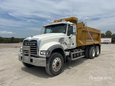 2015 Mack GU713 6x4 شاحنة قلابة /محورين