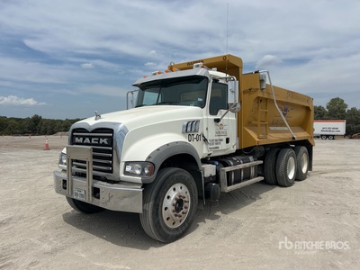 2015 Mack GU713 Camion à benne tandem