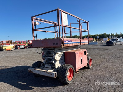 2007 Skyjack SJ6832 RT 4x4 Dual Fuel Amenagé منصة رفع متحركة