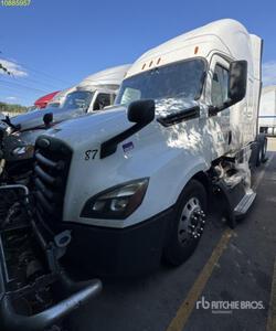 2020 Freightliner Cascadia 126 تراكتور شاحنة كابينة النوم (ثنائية المحور)