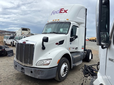2015 Peterbilt 579 4x2 Day Cab Truck Tractor
