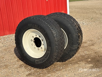 Quantity of (2) Michelin 385/65R22.5 を見 Tires