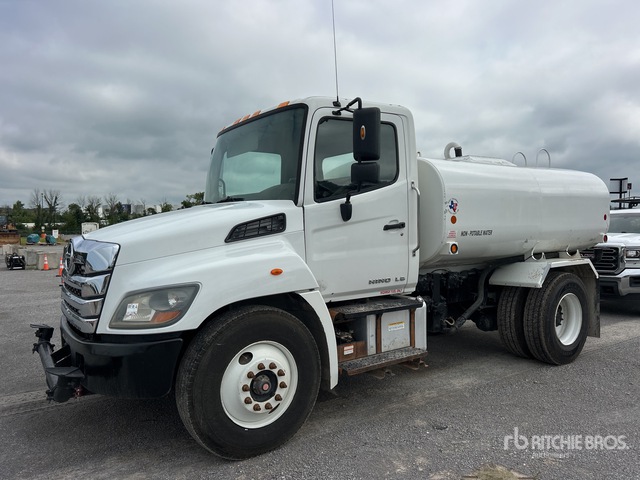 2021 Hino 268 L6 2000 gal 4x2 Water Truck