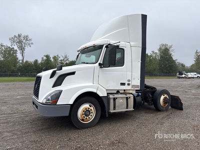 2016 Volvo VNL 4x2 Ciągnik siodłowy z kabiną dzienną S/A (Inoperable)