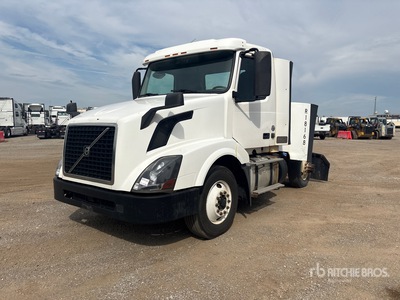2016 Volvo VNL300 4x2 Day Cab Truck Tractor