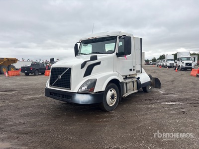 2017 Volvo VNL300 4x2 Ciągnik siodłowy z kabiną dzienną S/A