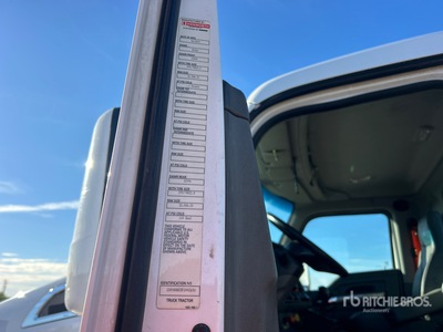 2015 Kenworth T680 4x2 S/A Day Cab Truck Tractor