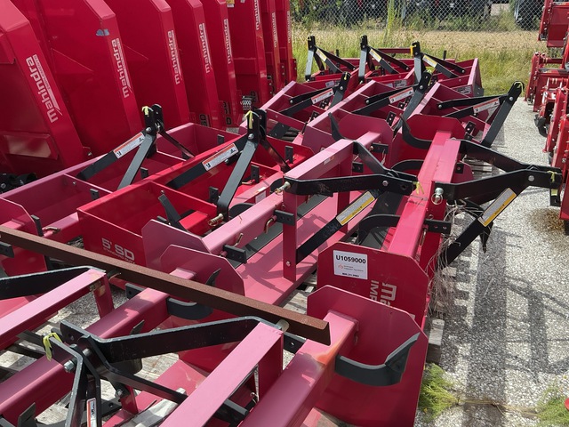 Quantity of (4) Mahindra 3-Point Box Blade (Unused)