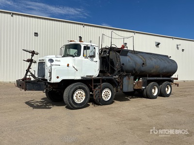 1990 Mack 8x4 Water Truck
