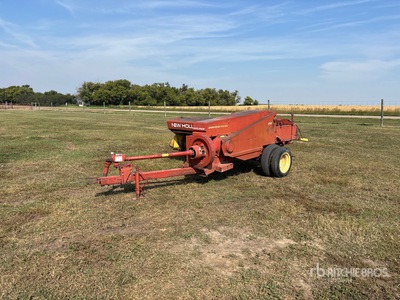1981 New Holland Hayliner 310 Square Baler