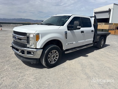 2017 Ford F-350 4x4 Crew Cab Camion à Plateau