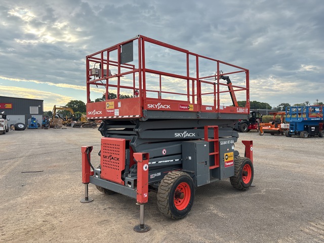 2018 Skyjack SJ8841 RT Dual Fuel 4x4 Scissor Lift