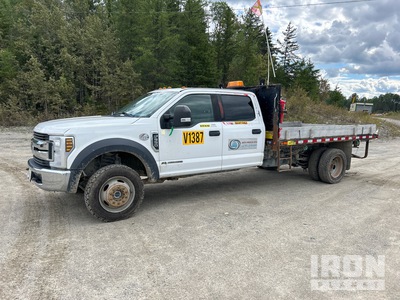 2019 Ford F-550 XLT 4x4 Crew Cab Ciężarówka z płaską platformą