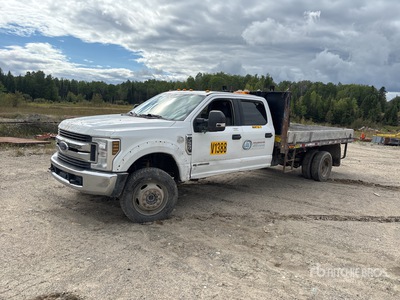 2019 Ford F-550 XLT 4x4 Crew Cab Ciężarówka z płaską platformą
