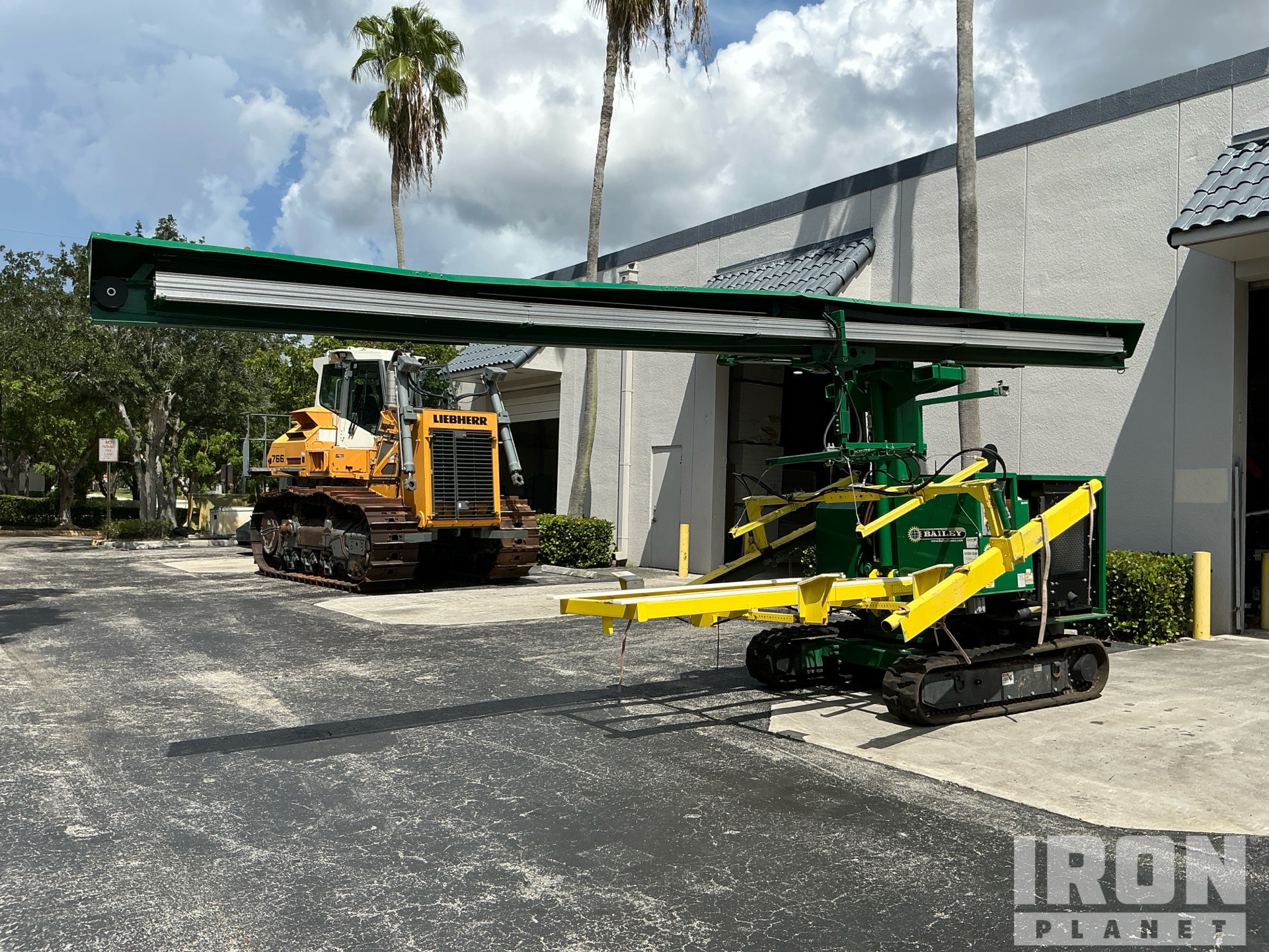2022 Bailey Trax Tracked Hydraulic Solar Panel Installer. Side to side and rotation