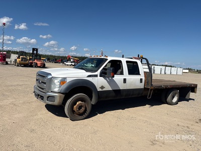 2015 Ford F-550 XLT 4x4 Crew Cab شاحنة مسطحة