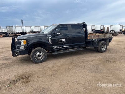 2017 Ford F-350 XL 4x4 Crew Cab Flatbed Truck