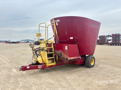 Supreme 600 18 ft x 9 ft Feed Wagon