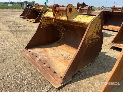 Brandt 72 in 2.75 cyd Q/C Cleanup Excavator Bucket - Fits John Deere 350G