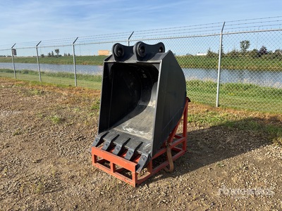 Hitachi 34 in Digging Excavator Bucket - Fits 120 Excavator