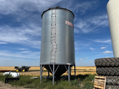 Twister +/- 4000 bu 6 Ring Hopper Grain Bin