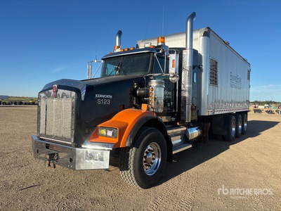 2013 Kenworth T800 8x6 Sleeper Mud Mixing Truck