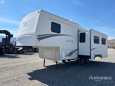 2005 Northwood Arctic Fox 27 ft T/A Travel Trailer