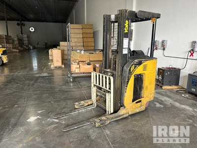 Yale NR040DANS24TE091 4000 lb Reach Truck (Inoperable)