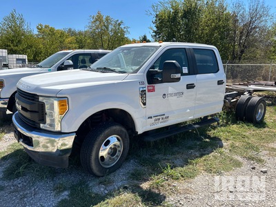 2017 Ford F-350 Super Duty XL 4x4 Crew Cab Cab and Chassis