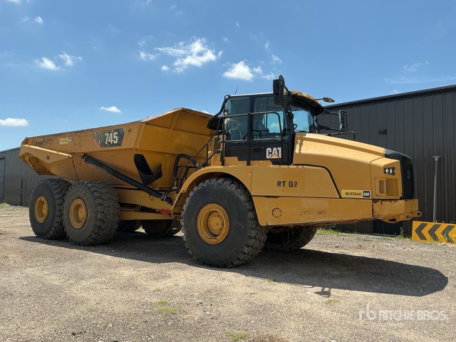 2019 Cat 745