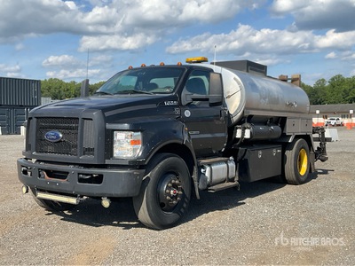Etnyre CENT.11 1500 gal on 2016 Ford F-750 4x2 شاحنة توزيع أسفلت