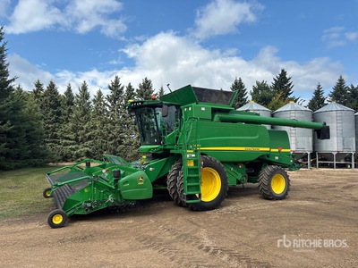 2013 John Deere T670 حصادة مجمعة