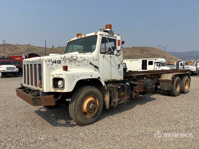 1987 International F-2674 6x4 Roll-Off Truck