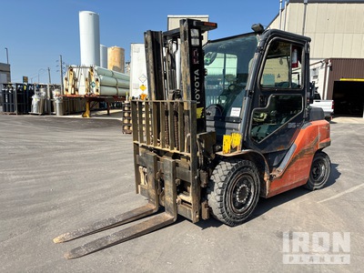 2014 Toyota 8FG35U 8000 lb Pneumatic Tire Forklift