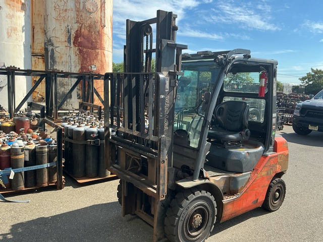 2018 Toyota 8FGU25 5500 lb Pneumatic Tire Forklift