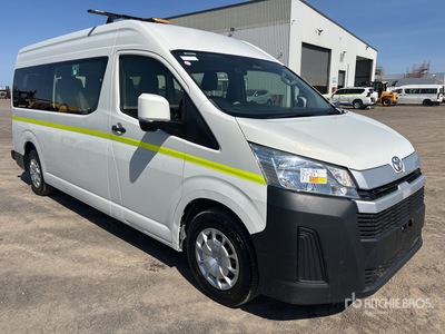 2019 Toyota Hiace 4x2 11-Seat Mini Bus