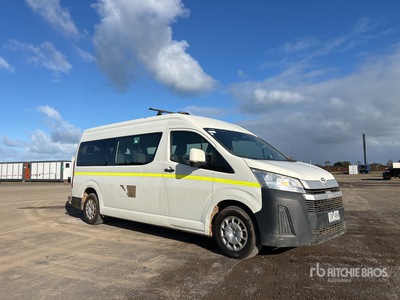 2019 Toyota Hiace 4x2 11-Seat Mini Bus