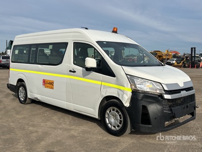 2019 Toyota Hiace 4x2 11-Seat Mini Bus